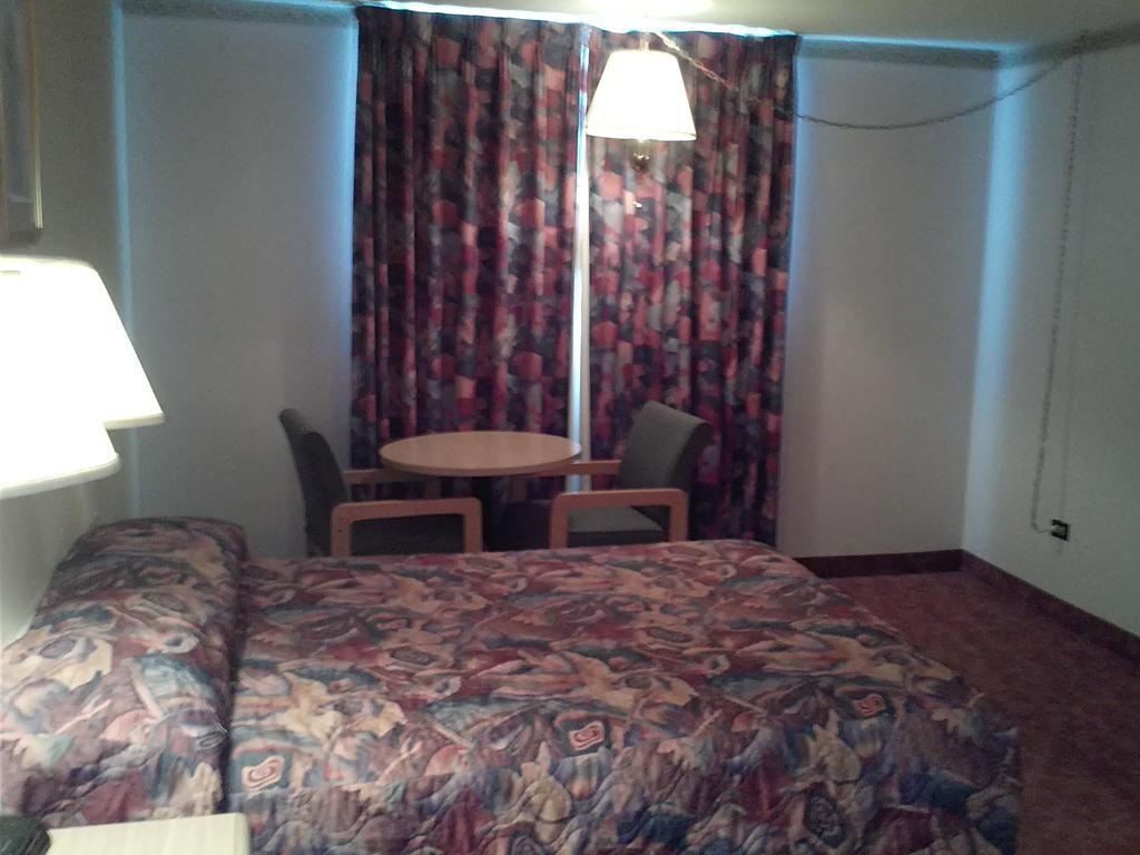 Empire Inn Брандон Экстерьер фото